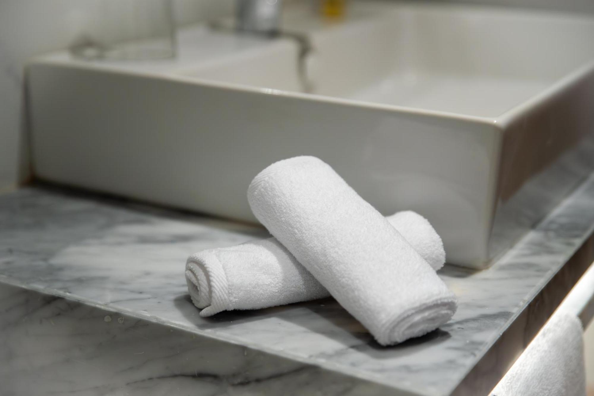 Dominium Palace 아가디르 외부 사진 A rolled hand towel