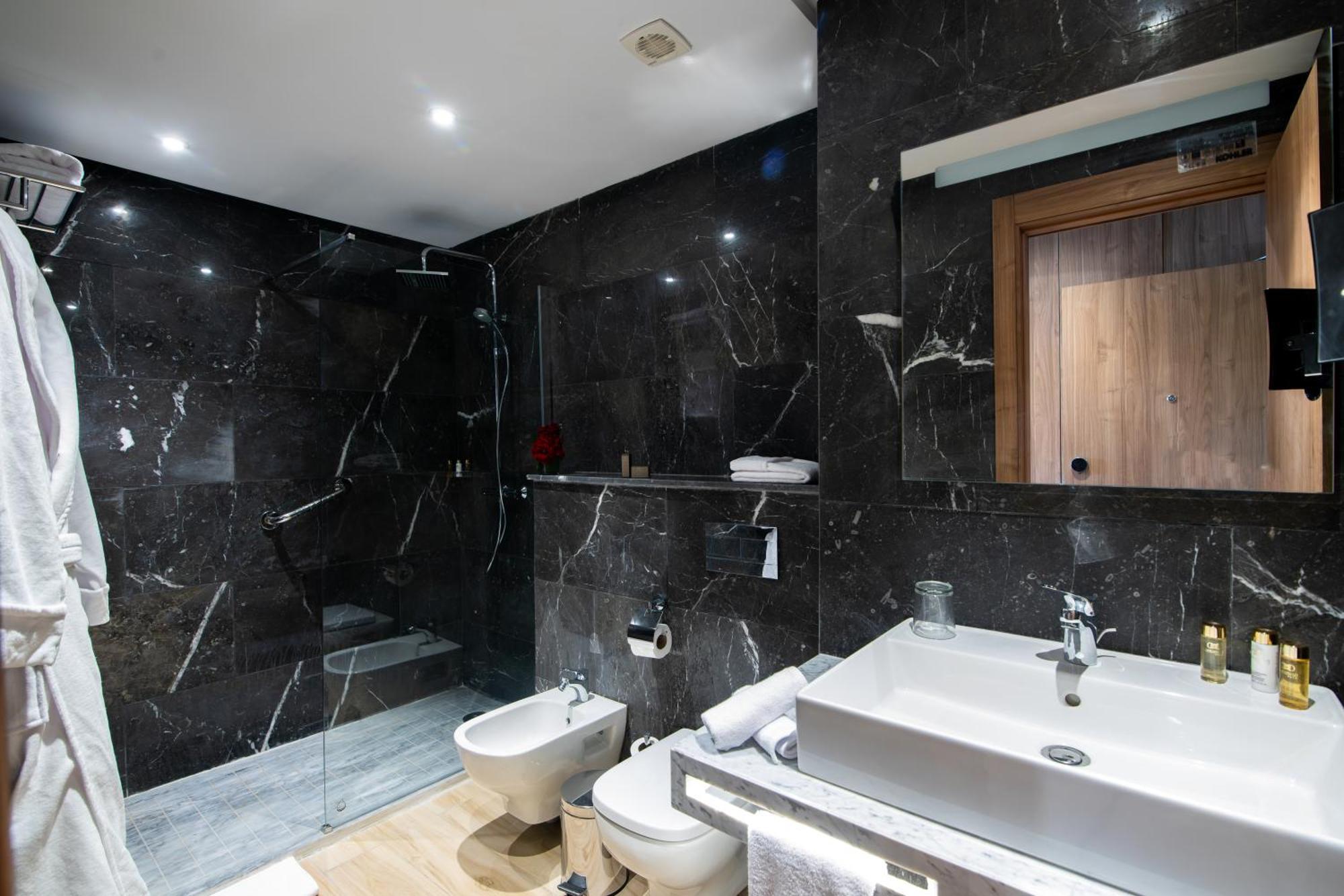 Dominium Palace 아가디르 외부 사진 Bathroom with shower enclosure