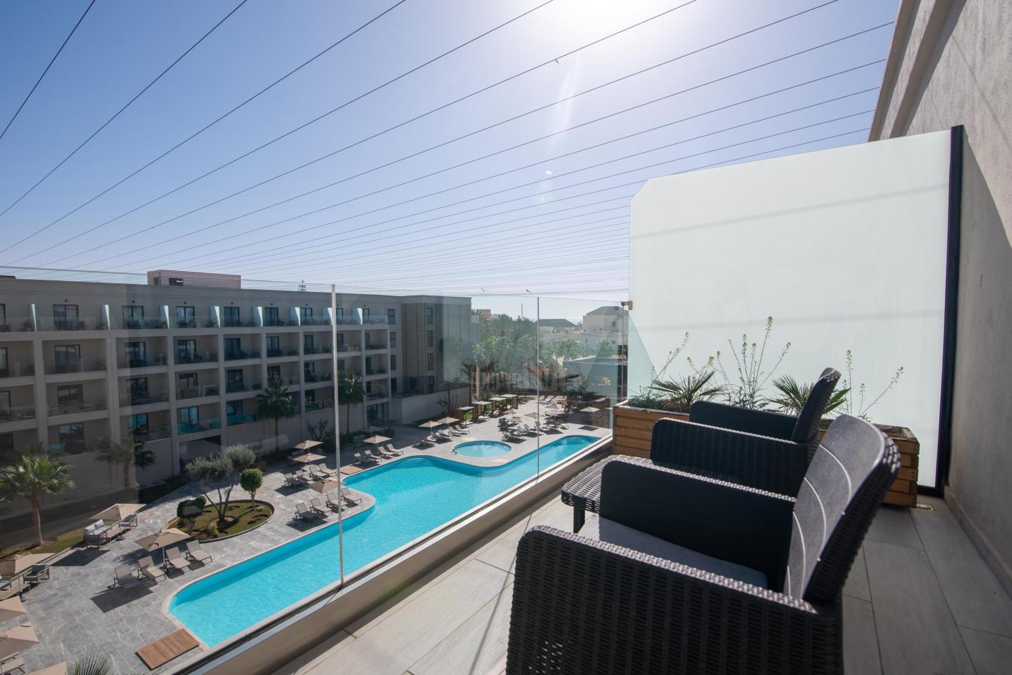 Dominium Palace 아가디르 외부 사진 The swimming pool at the hotel